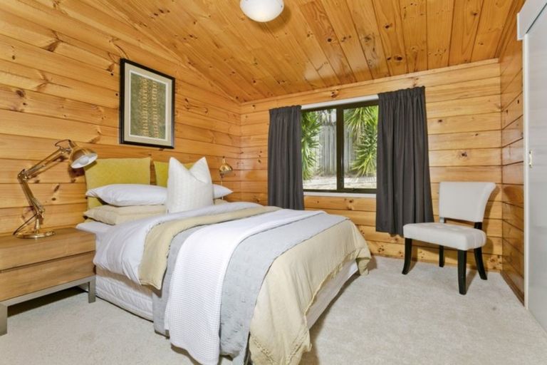 Photo of property in 24 Penguin Drive, Murrays Bay, Auckland, 0630