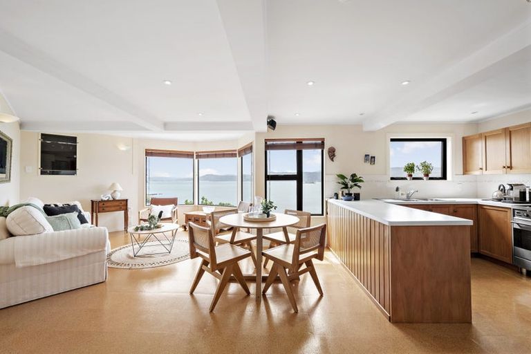 Photo of property in 38 Napier Street, Karaka Bays, Wellington, 6022