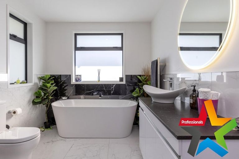 Photo of property in 10 Tuhua Close, Wharewaka, Taupo, 3330