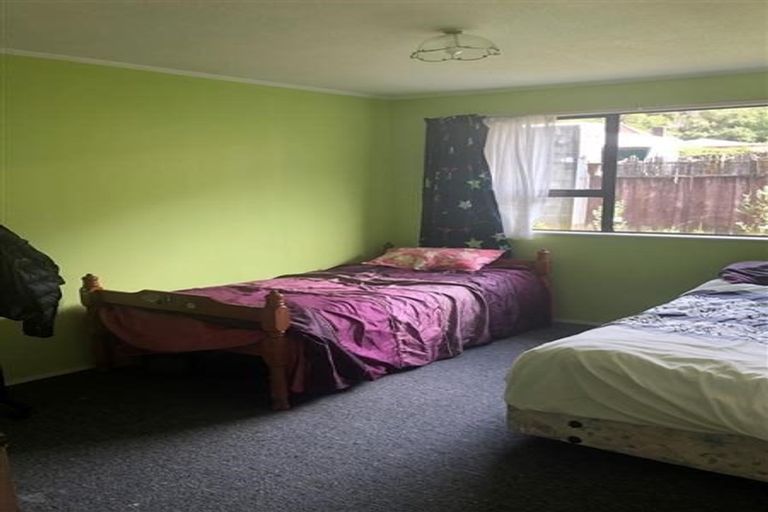 Photo of property in 2 Bogle Grove, Stokes Valley, Lower Hutt, 5019