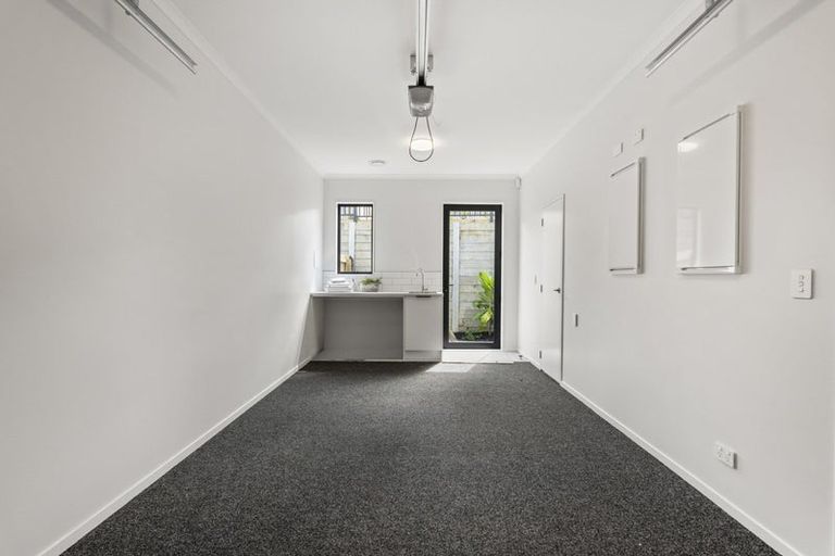 Photo of property in 32b Kukuwai Avenue, Red Beach, 0932