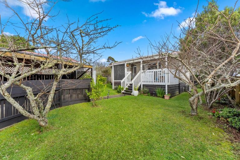 Photo of property in 2/20 Denver Avenue, Sunnyvale, Auckland, 0612