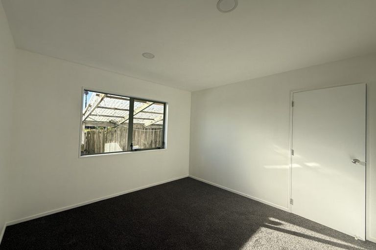 Photo of property in 2/4 Stanley Road, Glenfield, Auckland, 0629