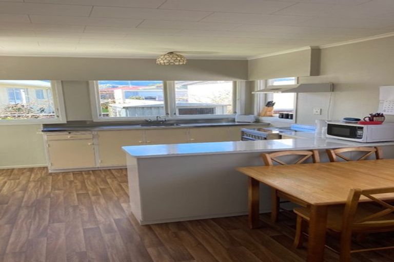 Photo of property in 70 Winchester Street, Levin, 5510