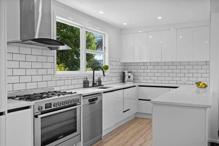 Photo of property in 20 Great North Road, Riverhead, 0820