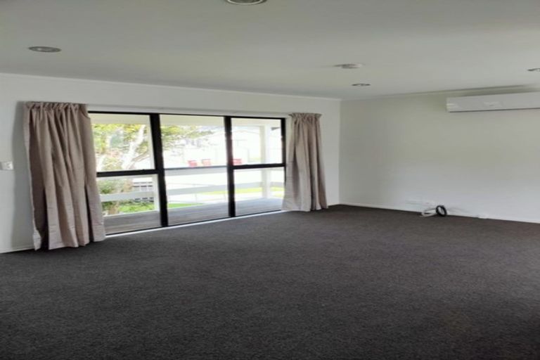 Photo of property in 15 Grimsby Grove, Wainuiomata, Lower Hutt, 5014