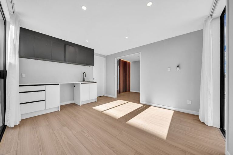 Photo of property in 28 Roxborough Place, East Tamaki Heights, Auckland, 2016