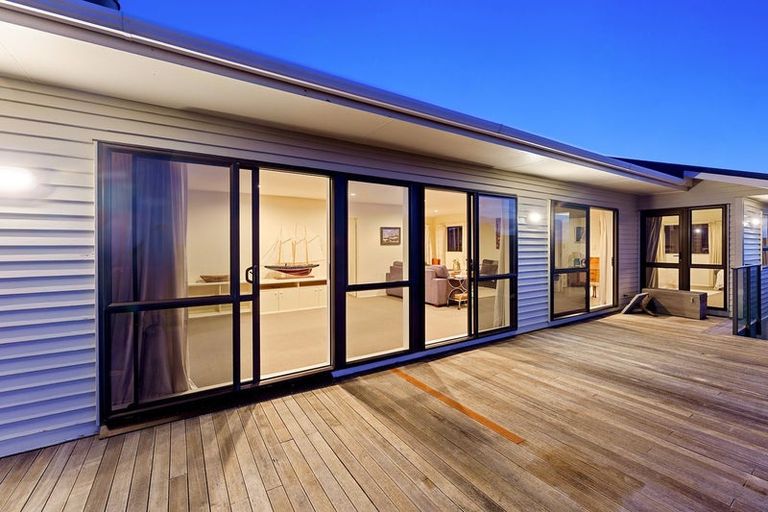 Photo of property in 31 Oratia Street, Waikanae Beach, Waikanae, 5036