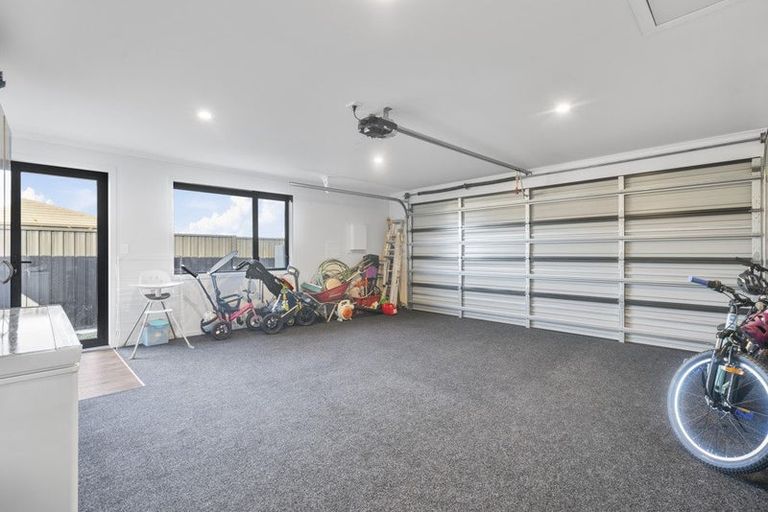 Photo of property in 16 Austin Reid Avenue, Carterton, 5713