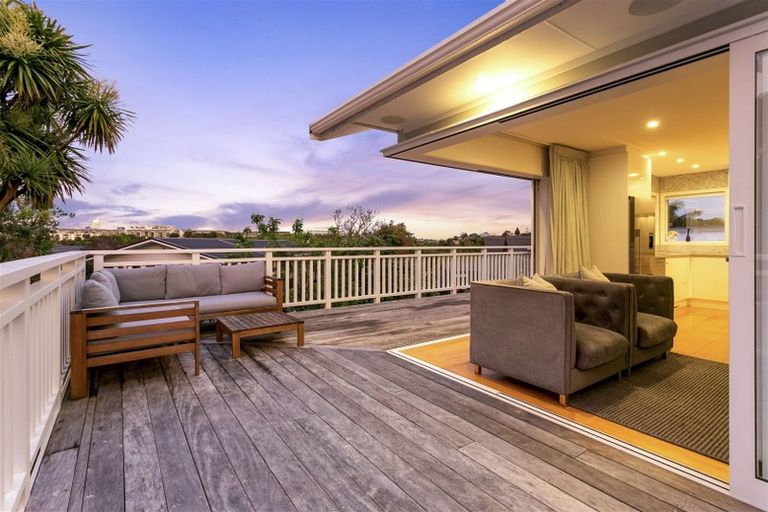 Photo of property in 5 Arahia Street, Northcote, Auckland, 0627
