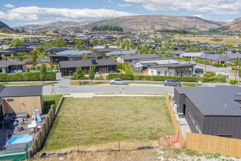 Photo of property in 70 Kirimoko Crescent, Wanaka, 9305