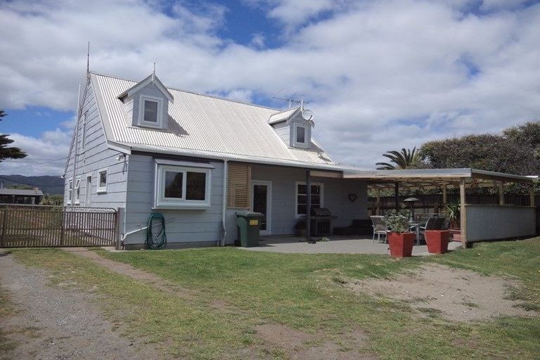 Photo of property in 39 Dixie Street, Te Horo Beach, Otaki, 5581