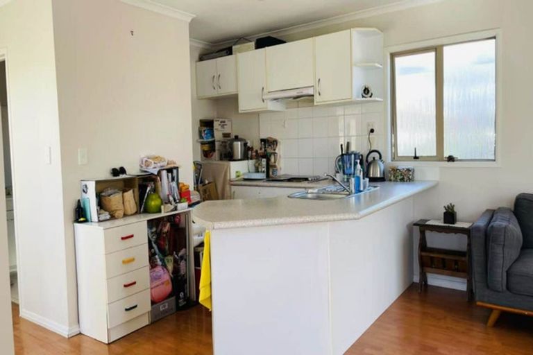 Photo of property in 12 Tyndrum Place, Highland Park, Auckland, 2010