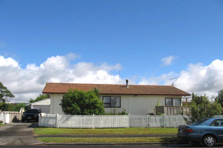 Photo of property in 18 Denver Avenue, Sunnyvale, Auckland, 0612