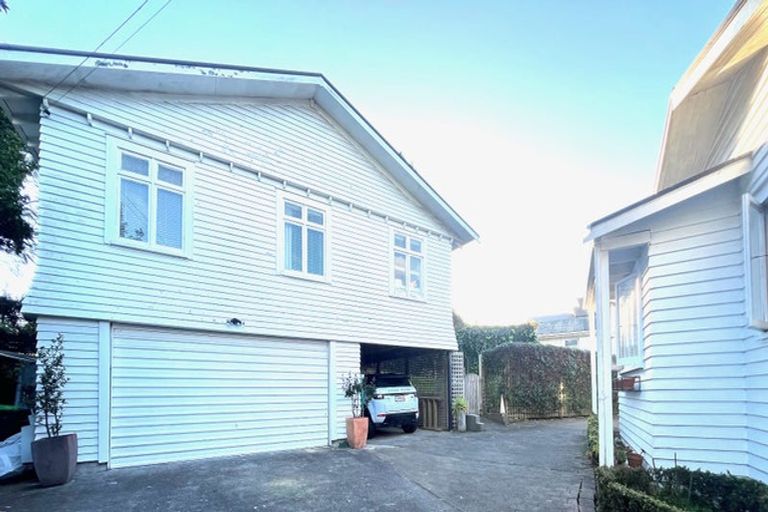 Photo of property in 23 Maungakiekie Avenue, Greenlane, Auckland, 1051