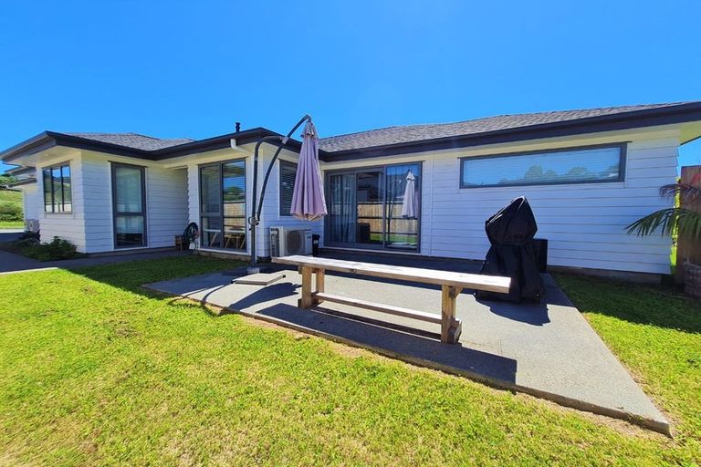 Photo of property in 117 Karepiro Drive, Stanmore Bay, Whangaparaoa, 0932