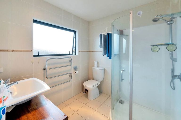 Photo of property in 62 Medallion Drive, Oteha, Auckland, 0632