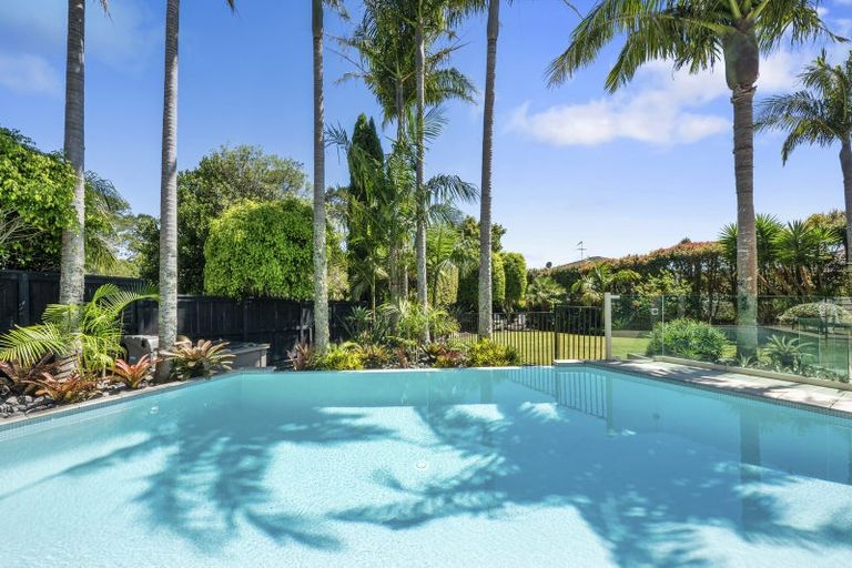 Photo of property in 12a Wainoni Heights, Greenhithe, Auckland, 0632