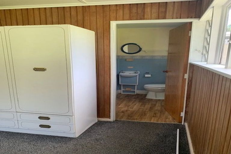 Photo of property in 20 Sullivan Avenue, Mangere Bridge, Auckland, 2022