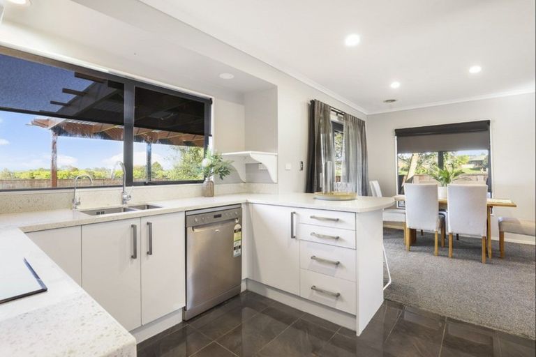 Photo of property in 49 Ayrshire Drive, Grandview Heights, Hamilton, 3200