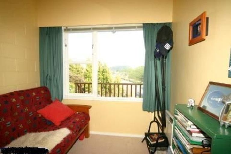 Photo of property in 30a Huntingdon Street, Northland, Wellington, 6012