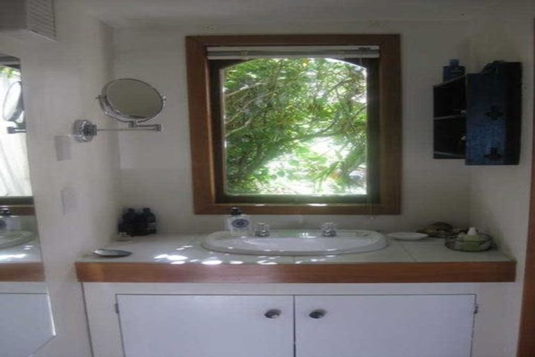 Photo of property in 10 Sandy Beach Road, Tinopai, 0593