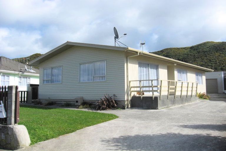 Photo of property in 275 Wellington Road, Wainuiomata, Lower Hutt, 5014