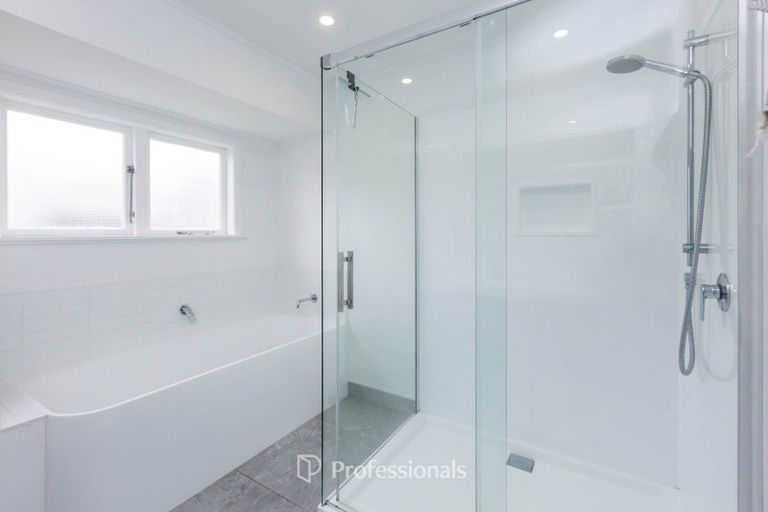 Photo of property in 35 Whirinaki Crescent, Heretaunga, Upper Hutt, 5018