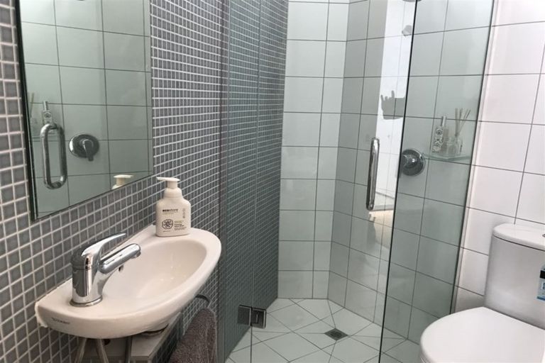 Photo of property in 11 Lismore Way, Oteha, Auckland, 0632