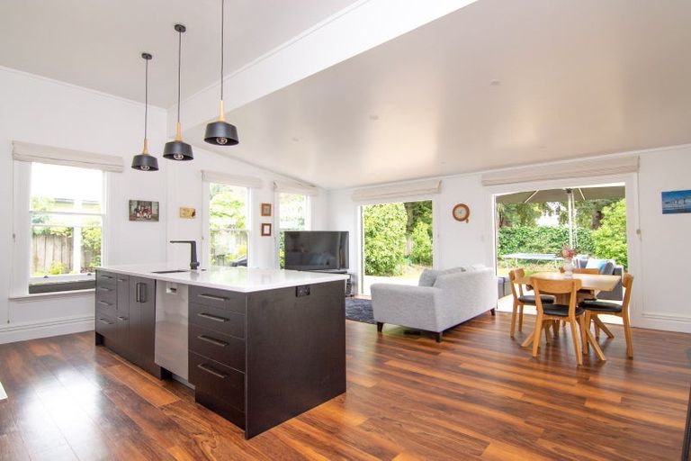Photo of property in 11 Colombo Street, Hokowhitu, Palmerston North, 4410