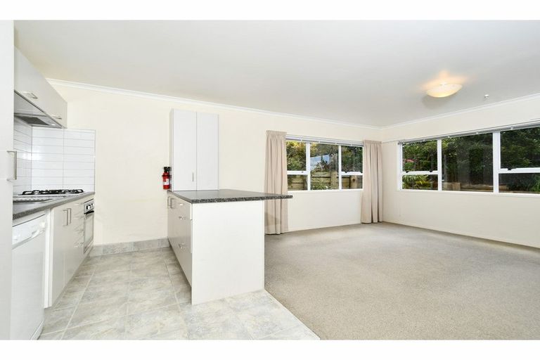 Photo of property in 2 Parkside Road, West Harbour, Auckland, 0618