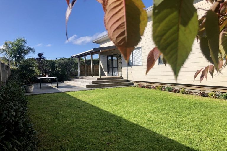 Photo of property in 10 Umu Place, Mangere, Auckland, 2022