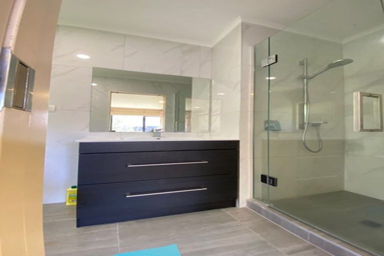 Photo of property in 27 Langana Avenue, Browns Bay, Auckland, 0630