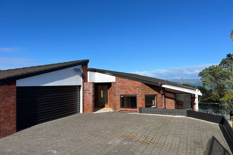 Photo of property in 9 Poaka Place, Beach Haven, Auckland, 0626