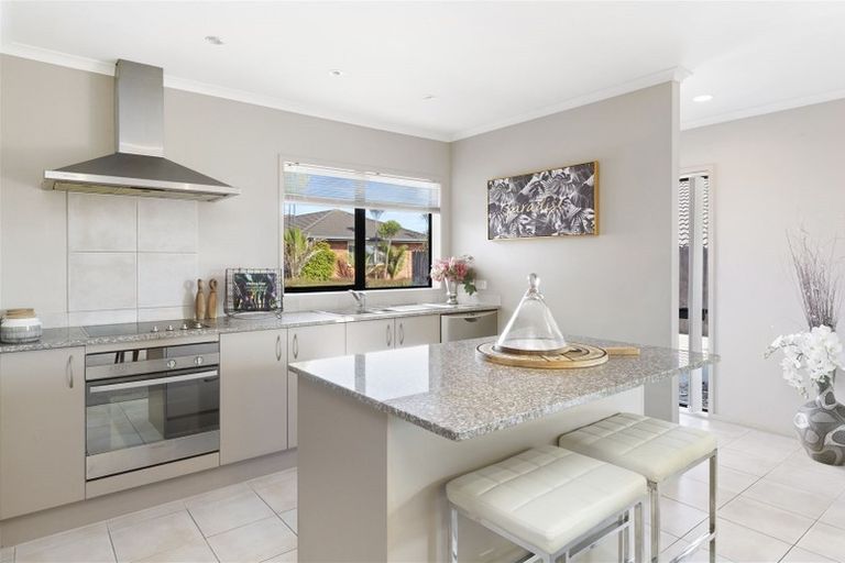 Photo of property in 38 Ranchod Terrace, Pukekohe, 2120