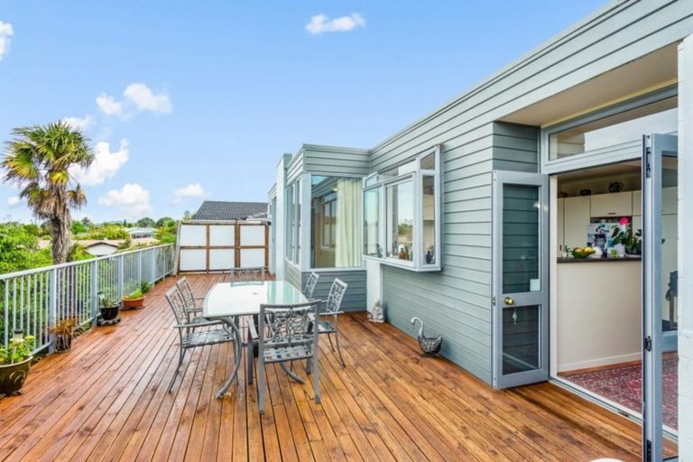 Photo of property in 45 Te Atatu Road, Te Atatu South, Auckland, 0610