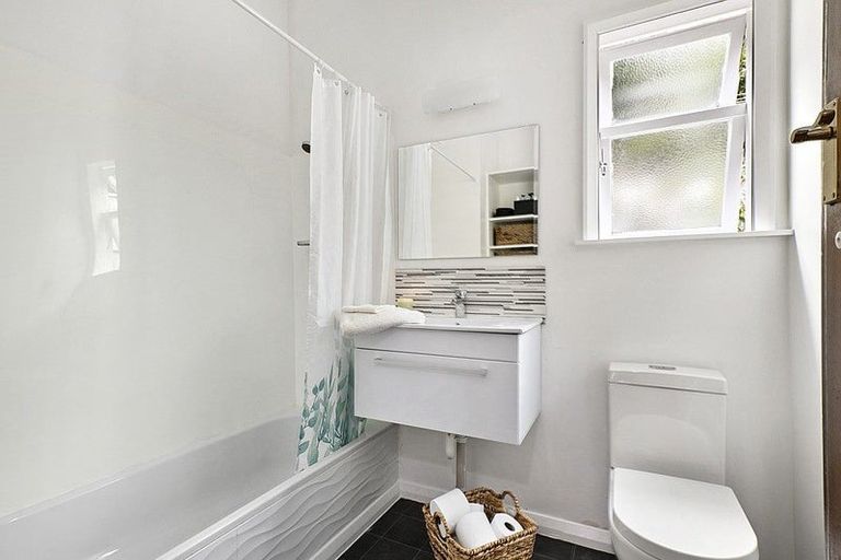 Photo of property in 94 Parkvale Road, Karori, Wellington, 6012