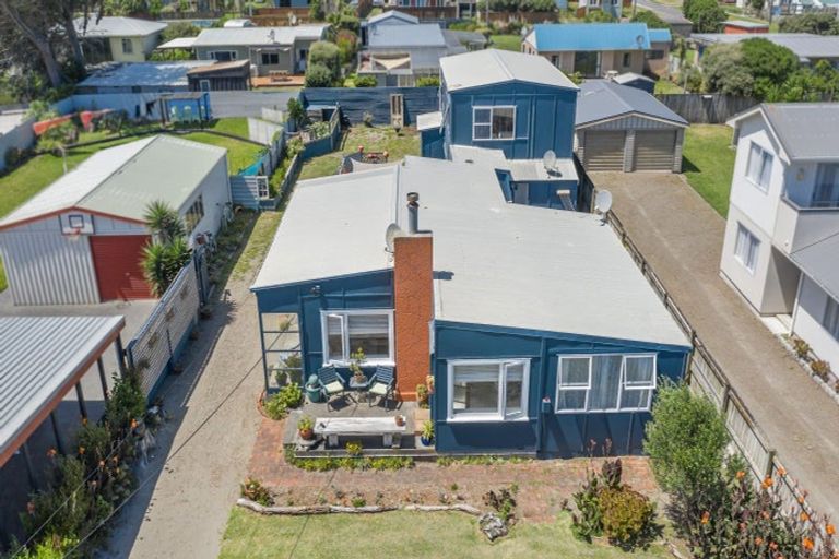 Photo of property in 15 Hunia Terrace, Himatangi Beach, Foxton, 4891