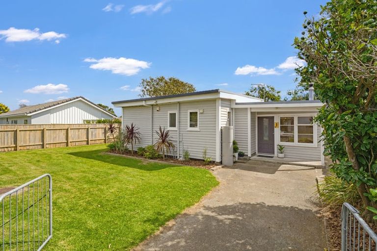 Photo of property in 1 Te Kupe Road, Paraparaumu Beach, Paraparaumu, 5032