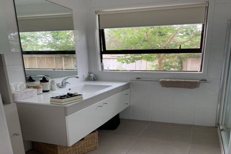 Photo of property in 2/15 Fairfax Avenue, Northcote, Auckland, 0627