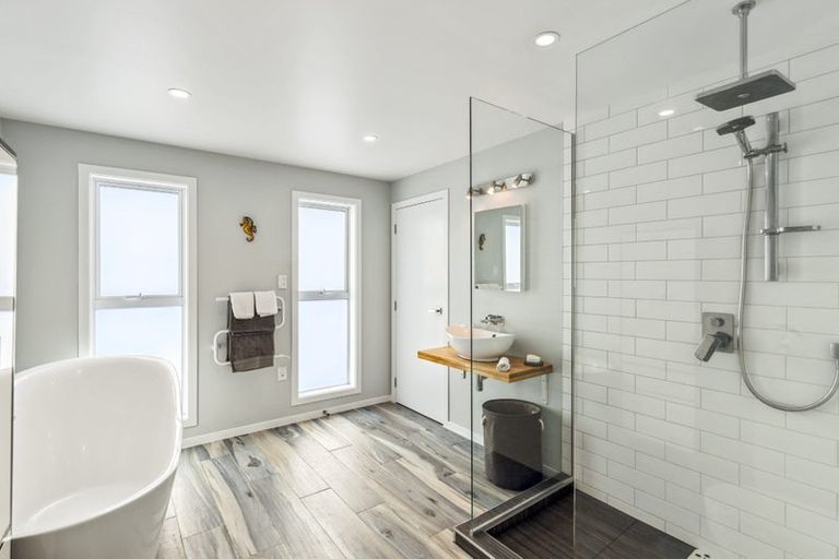 Photo of property in 156 Field Way, Waikanae Beach, Waikanae, 5036