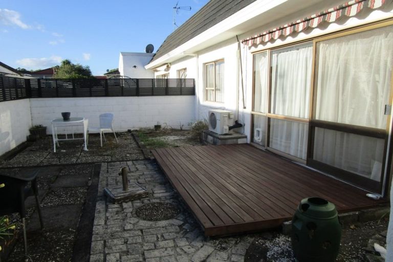 Photo of property in 2/16 Waimai Avenue, Weymouth, Auckland, 2103