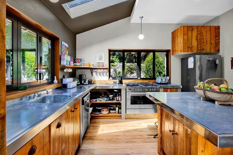 Photo of property in 7-9 Mace Terrace, Oakura, 4314