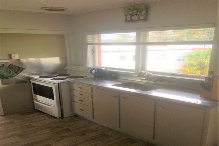 Photo of property in 2 Anne Road, Hillcrest, Auckland, 0627