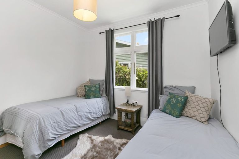 Photo of property in 7 Vennell Street, Brooklyn, Wellington, 6021