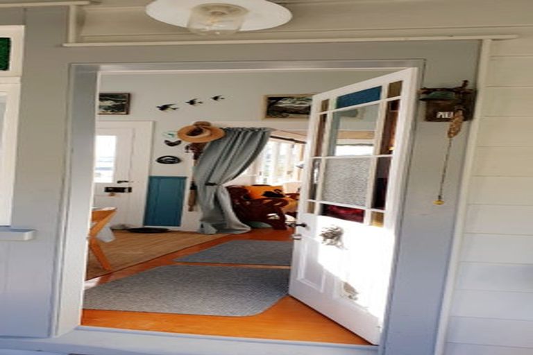 Photo of property in 14 Maning Street, Kohukohu, 0491