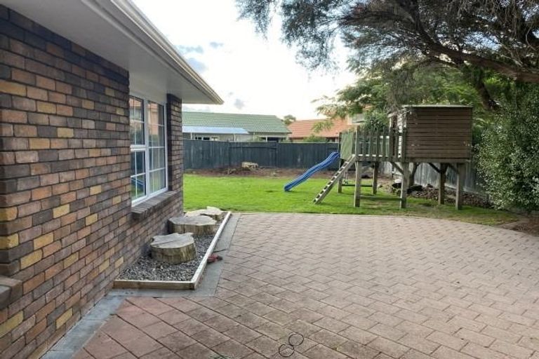 Photo of property in 16 Rosebank Avenue, Kelvin Grove, Palmerston North, 4414