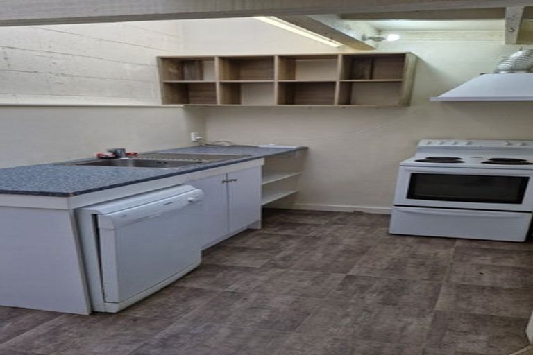 Photo of property in 2/112 Dowse Drive, Maungaraki, Lower Hutt, 5010