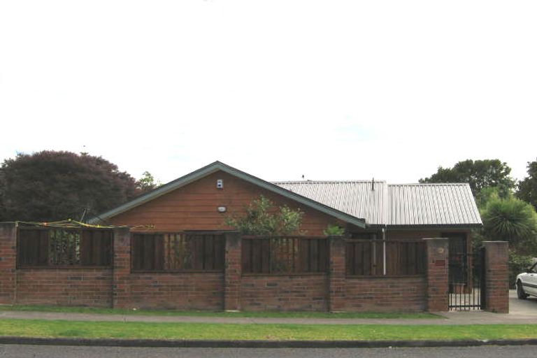 Photo of property in 3 Avonleigh Road, Green Bay, Auckland, 0604