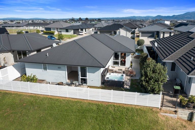 Photo of property in 69 Harding Drive, Papamoa Beach, Papamoa, 3118